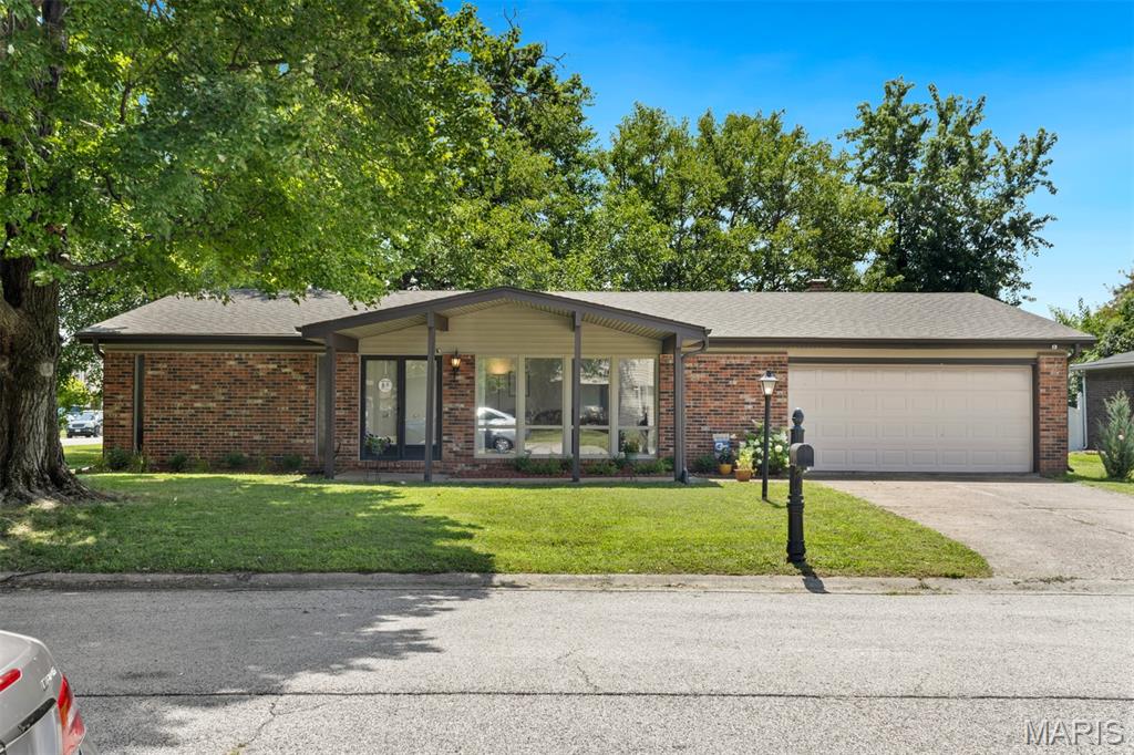 304 Toulon Court Property Photo 1