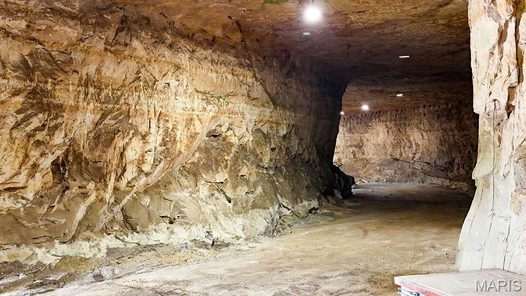 20 Cave Industrial Dr Property Photo 9