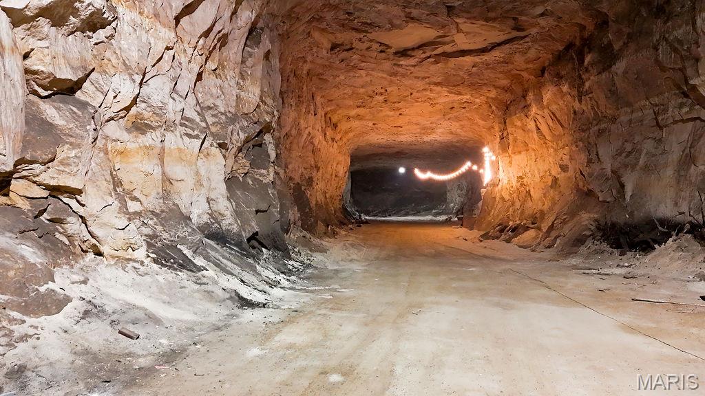 20 Cave Industrial Dr Property Photo 17