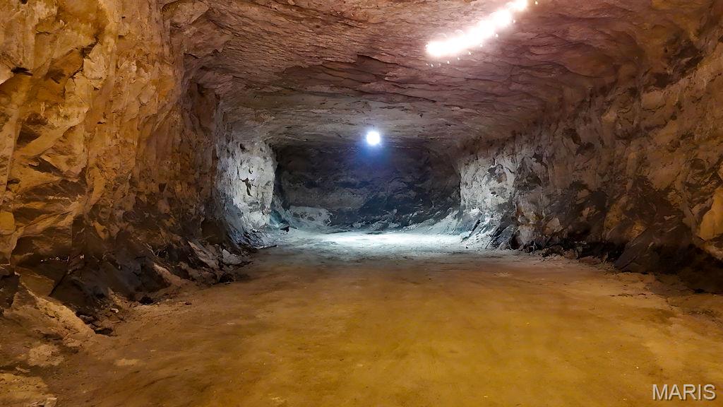 20 Cave Industrial Dr Property Photo 18