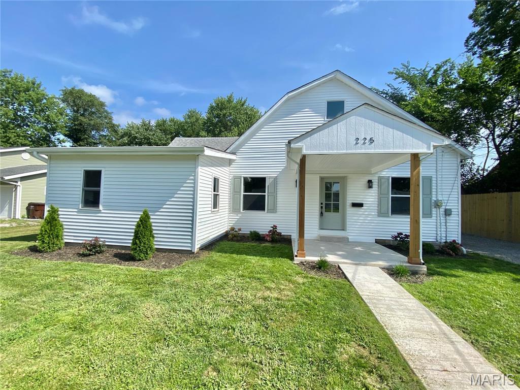 225 E Macoupin Street Property Photo 1