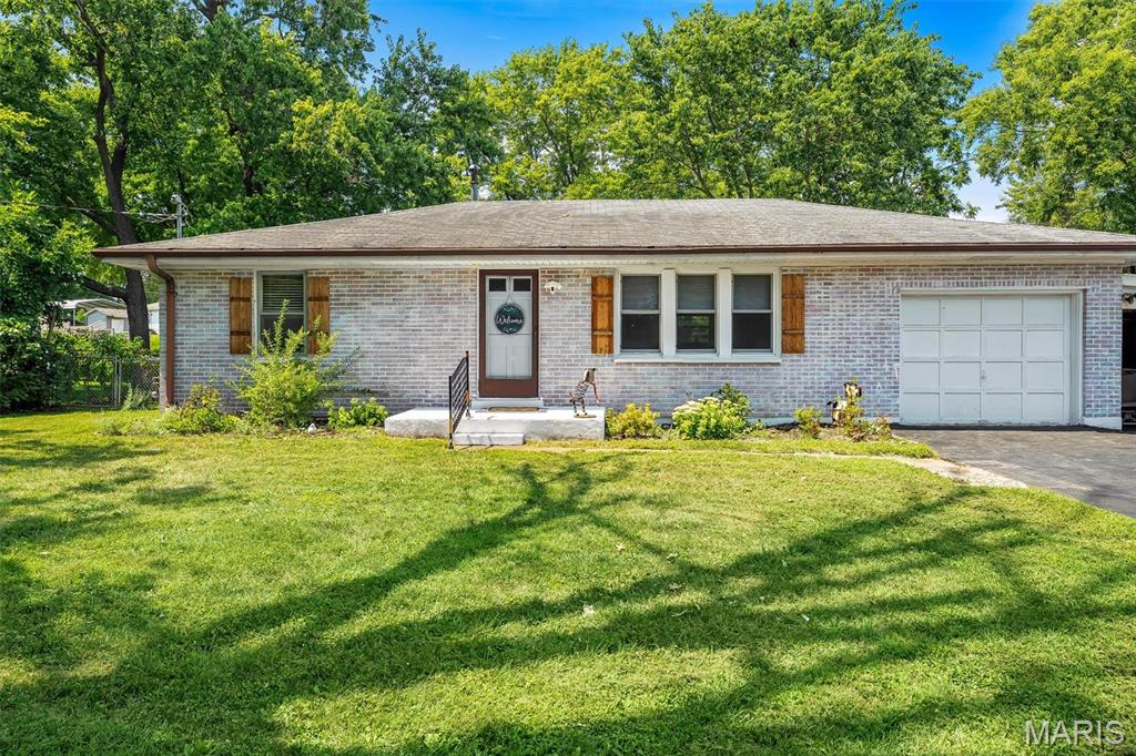 471 Mabel Drive Property Photo 1