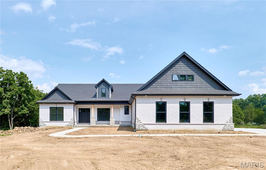 22516 Tuque Road Property Photo 1