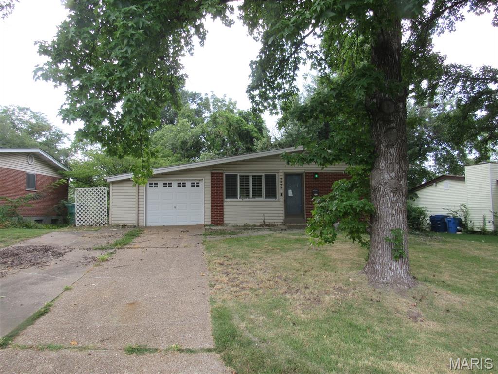 2425 Johnstown Drive Property Photo 1
