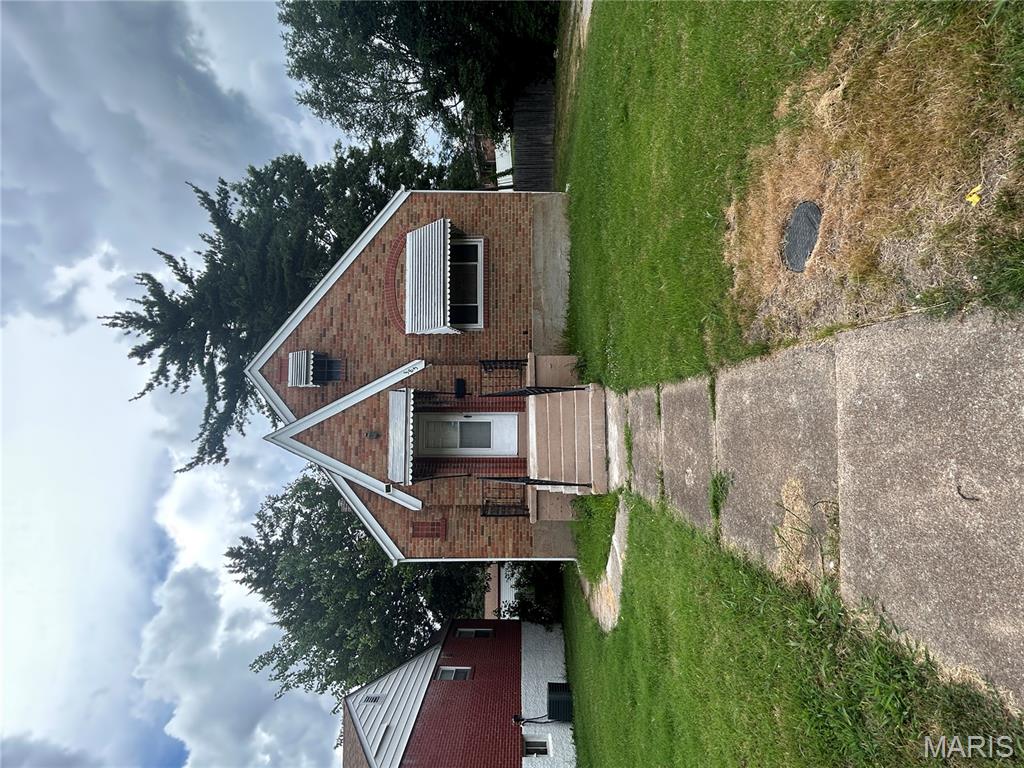 385 Kingston Drive Property Photo 1