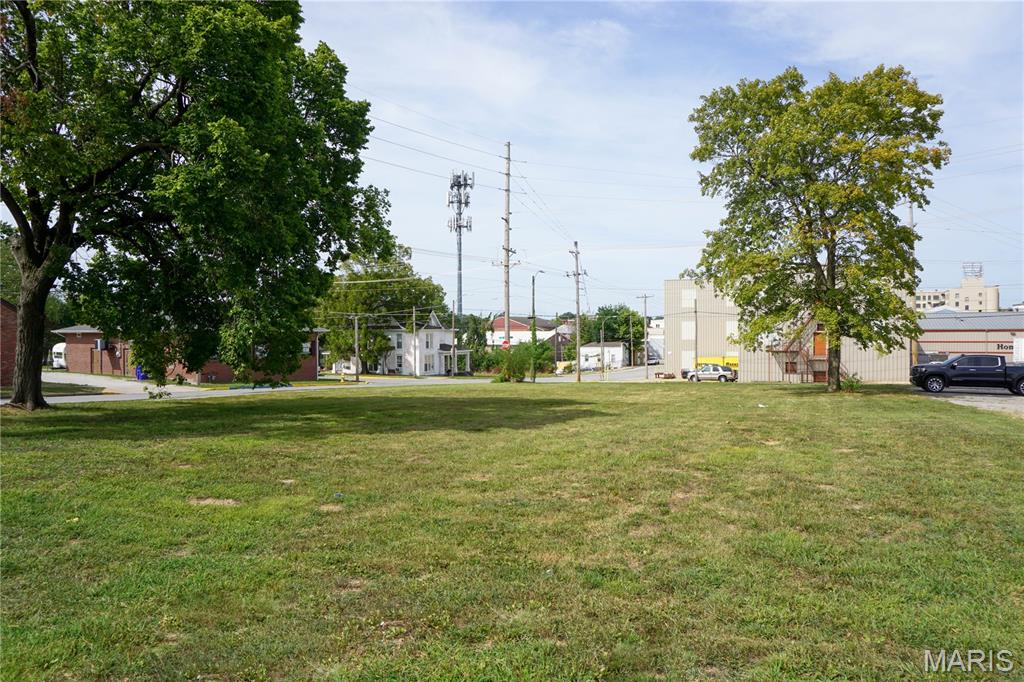 303 E 7th Street Property Photo 2