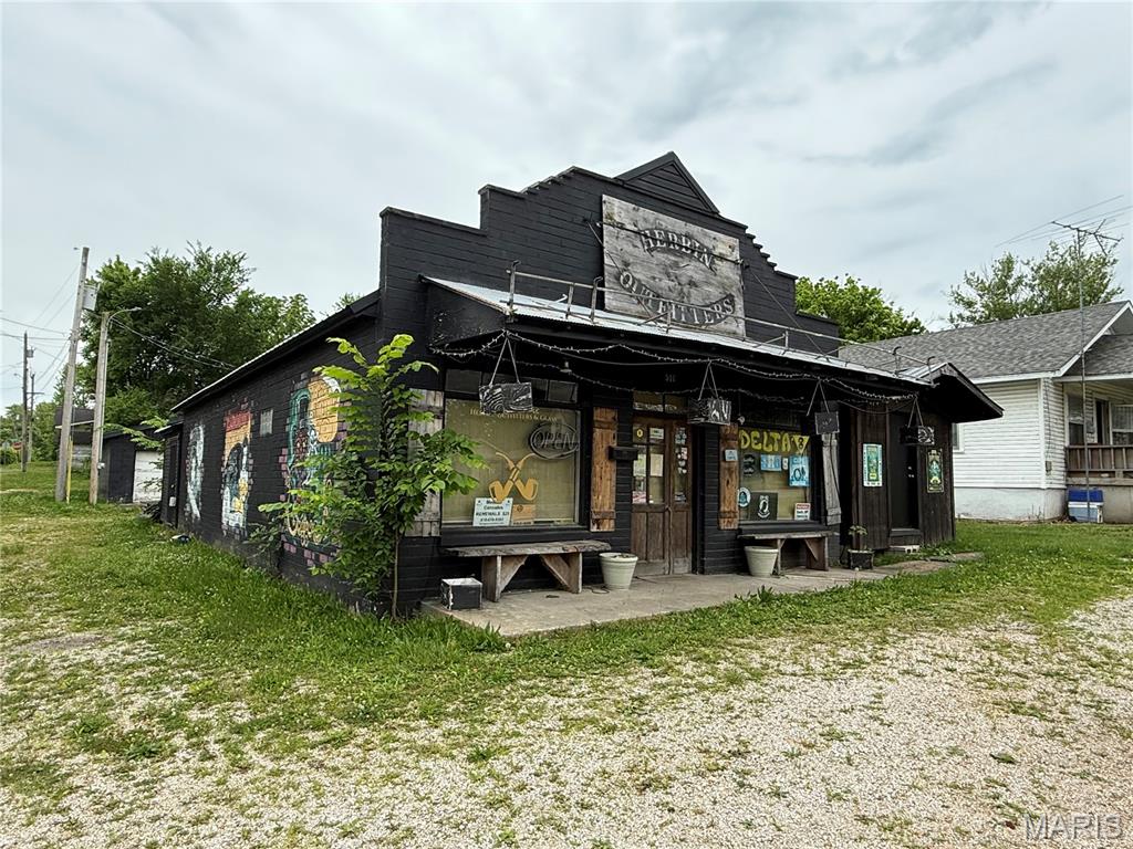 510 W 1st Street Property Photo 1