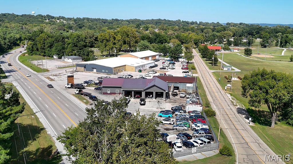 888 Commercial Boulevard Property Photo 1