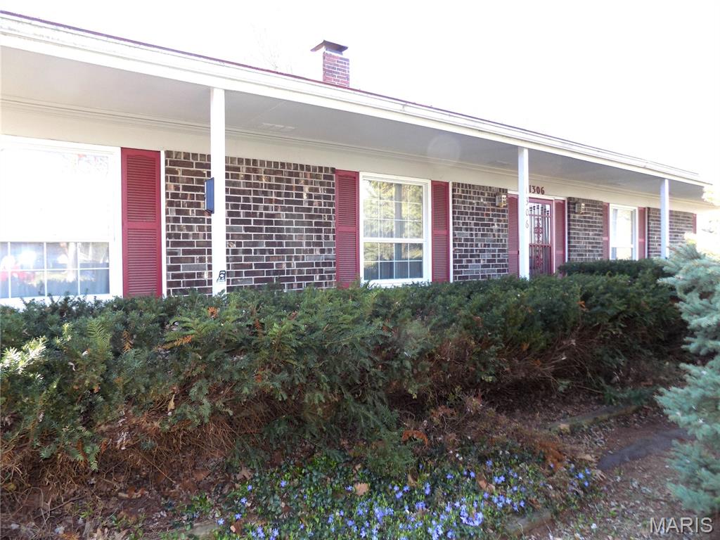 1306 Broadway Street Property Photo 3