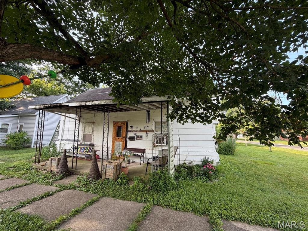 623 W 2nd Street Property Photo 1