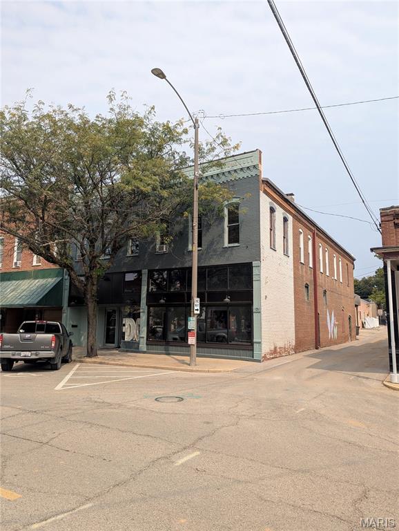 215 W College Avenue Property Photo 1