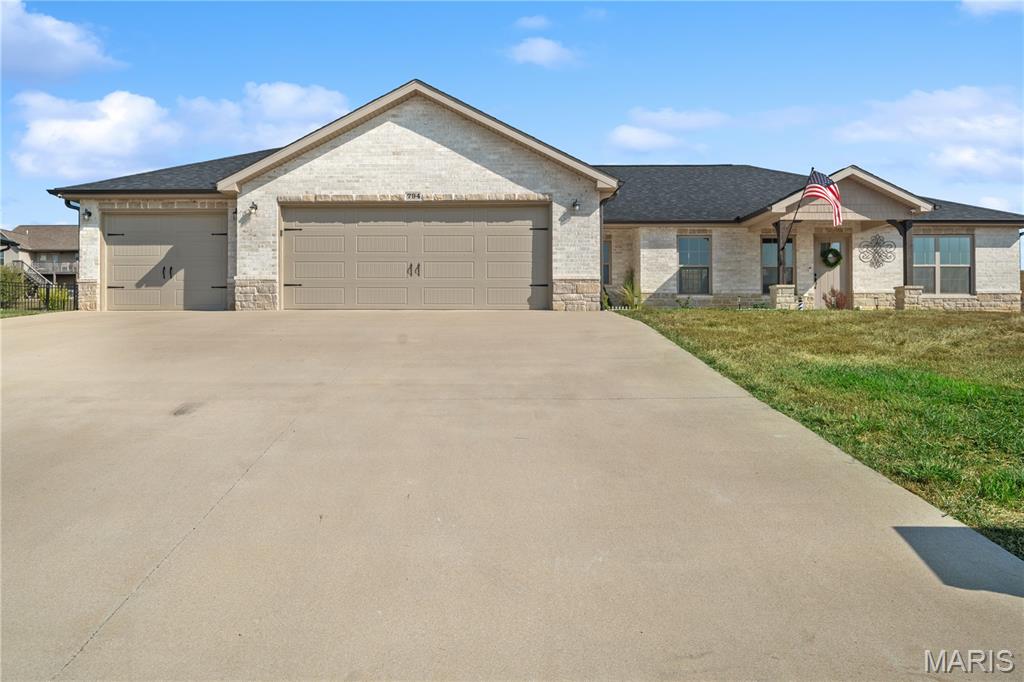 794 W Deerwood Drive Property Photo 1