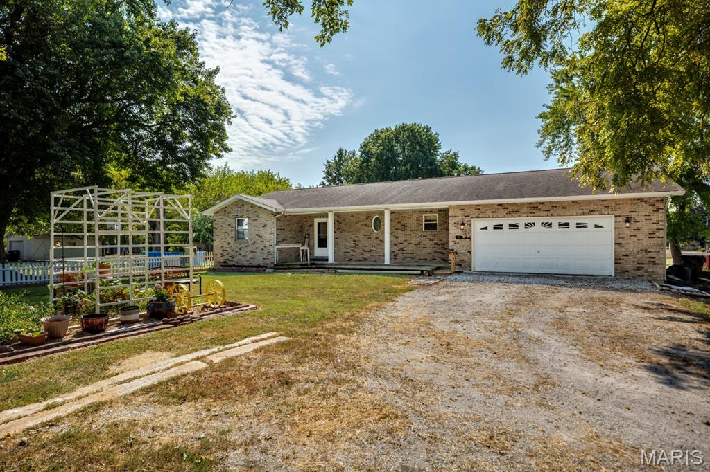 626 W 6th Street Property Photo 1