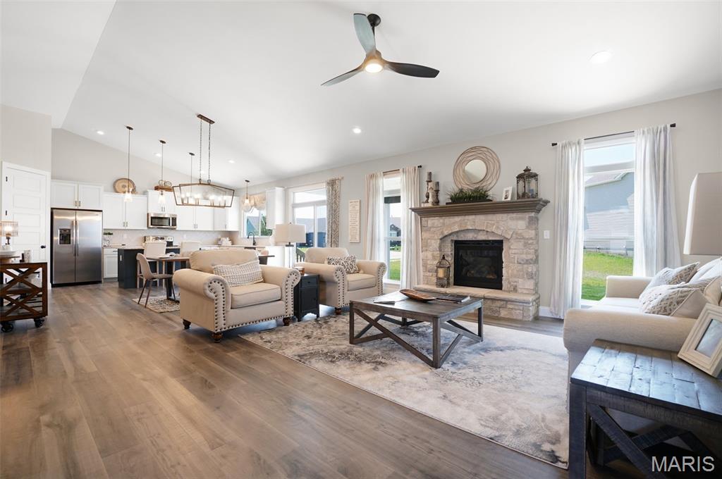 701 Palisades Drive Property Photo 3