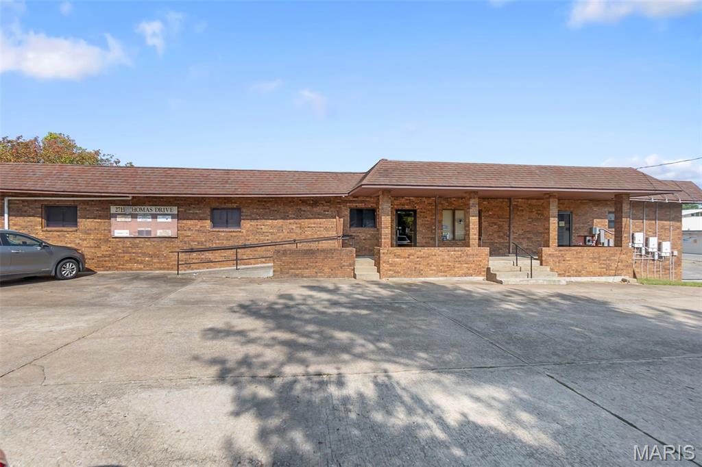 2711 Thomas Drive Property Photo 1