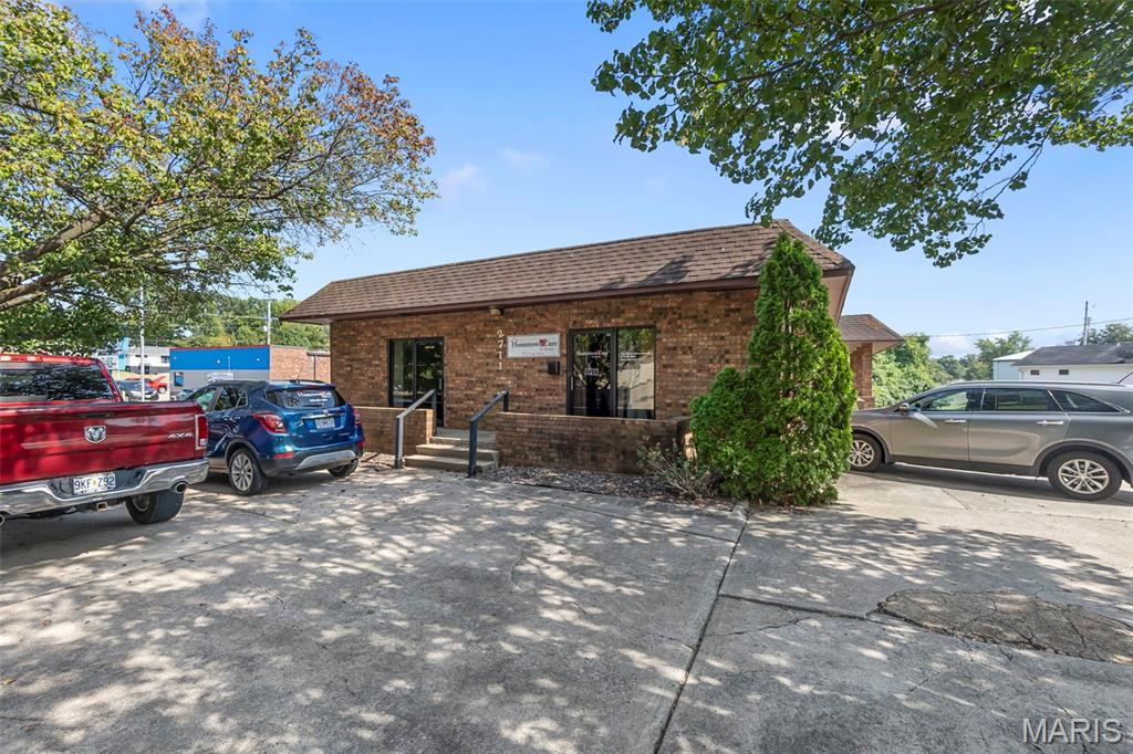 2711 Thomas Drive Property Photo 4