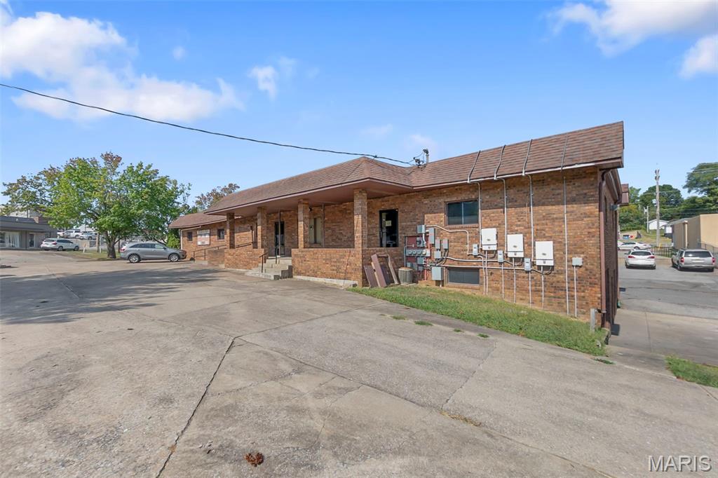 2711 Thomas Drive Property Photo 5