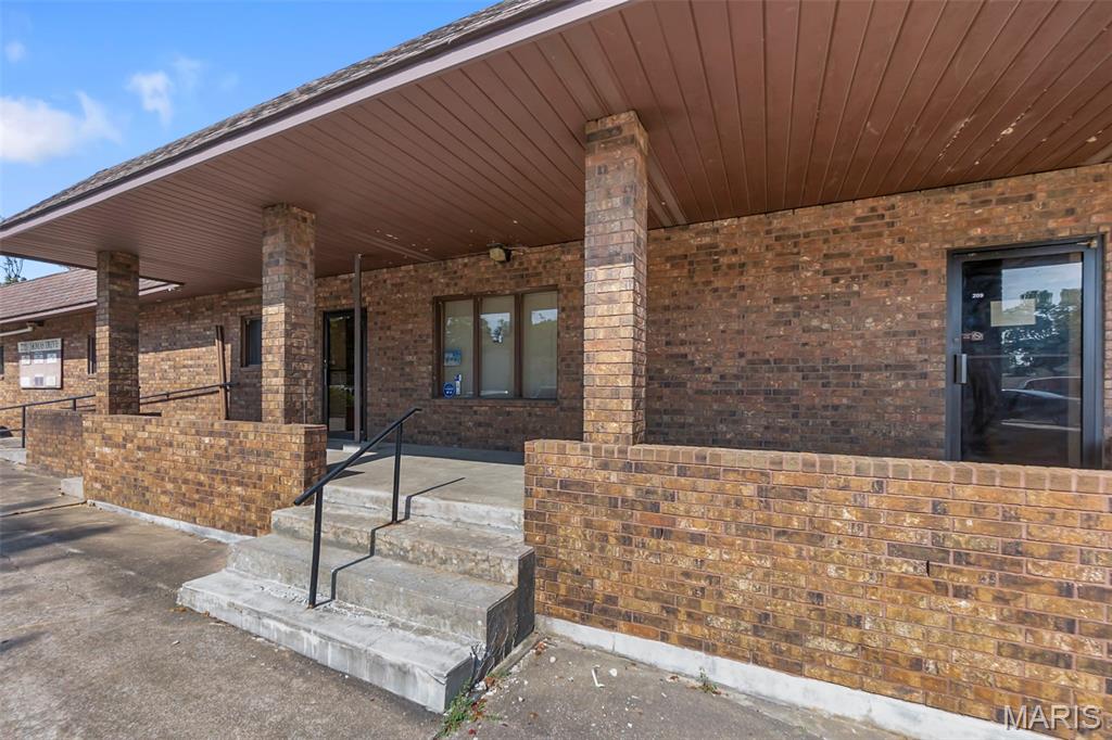 2711 Thomas Drive Property Photo 6