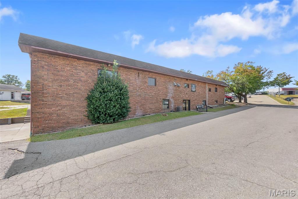 2711 Thomas Drive Property Photo 8