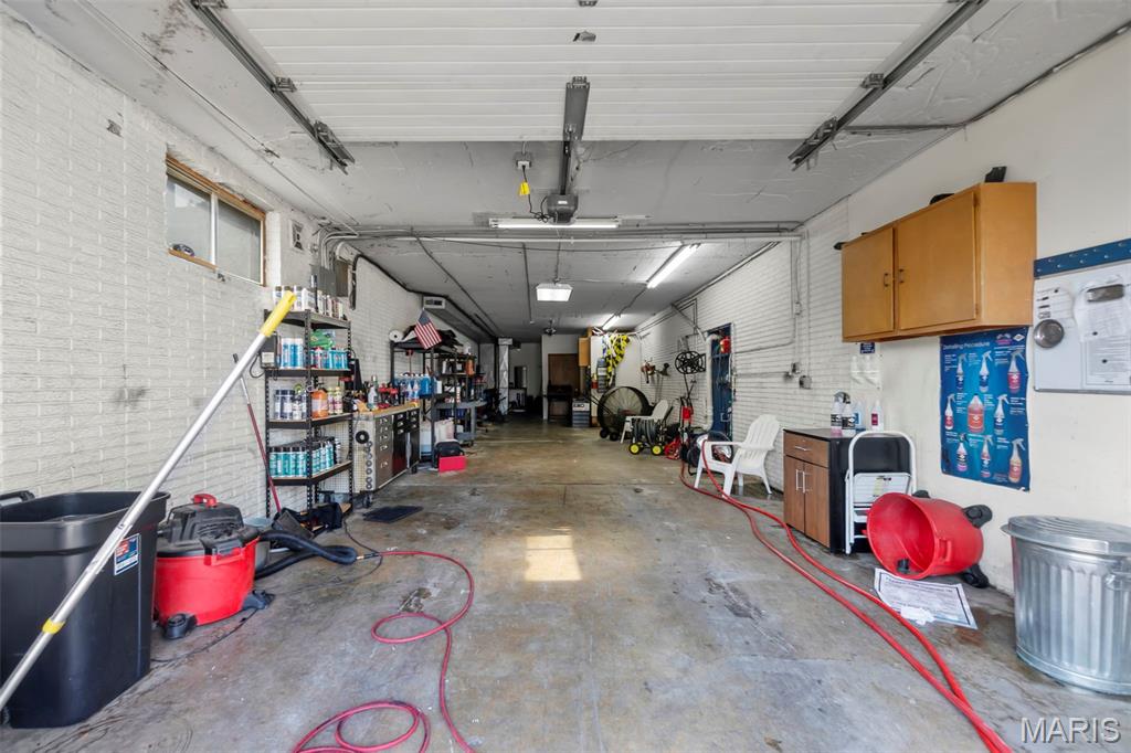 2711 Thomas Drive Property Photo 17