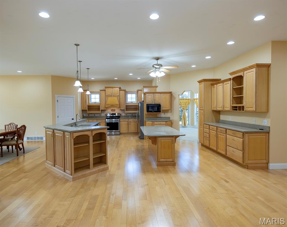 171 Rolling Meadows Property Photo 8
