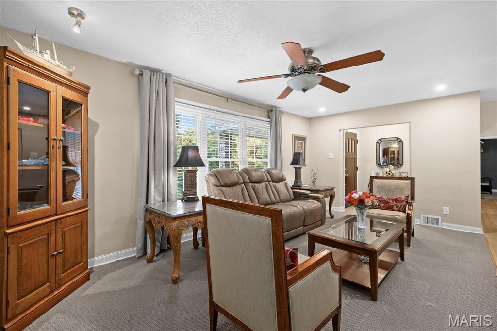 671 Glen Crossing Road Property Photo 4