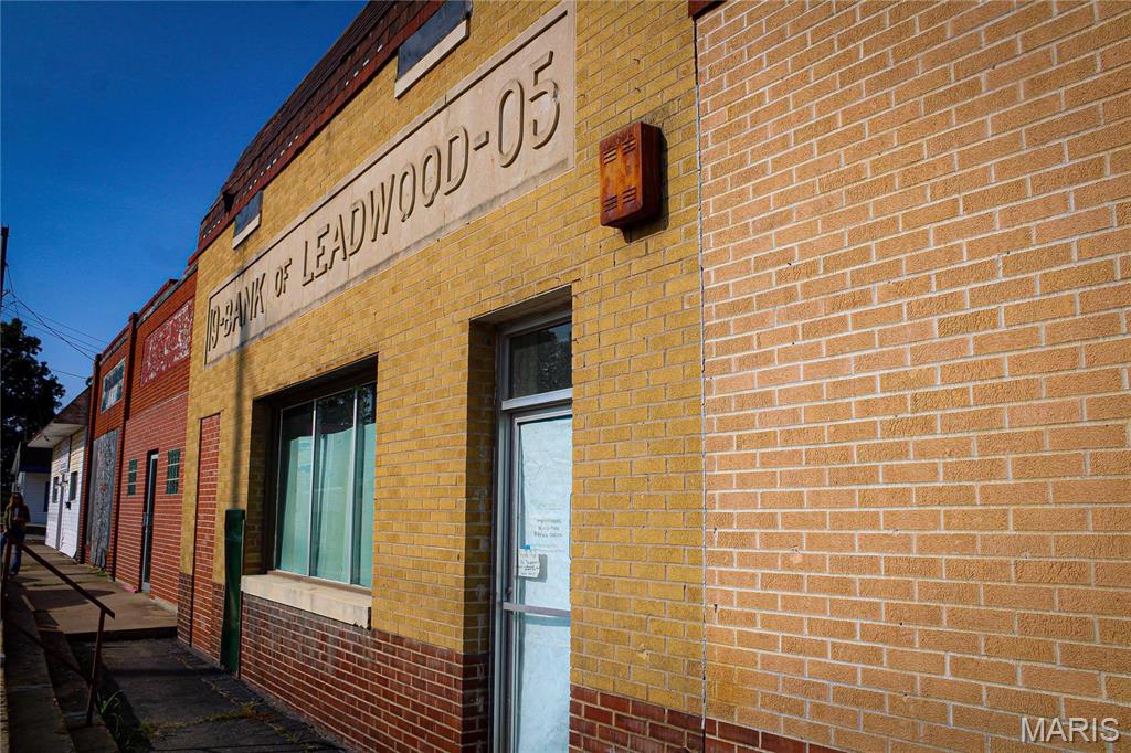613 Bank Street Property Photo 1