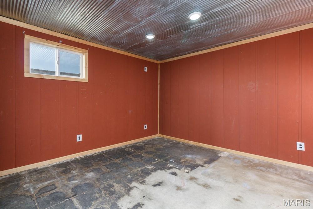 19243 Equestrian Road Property Photo 32