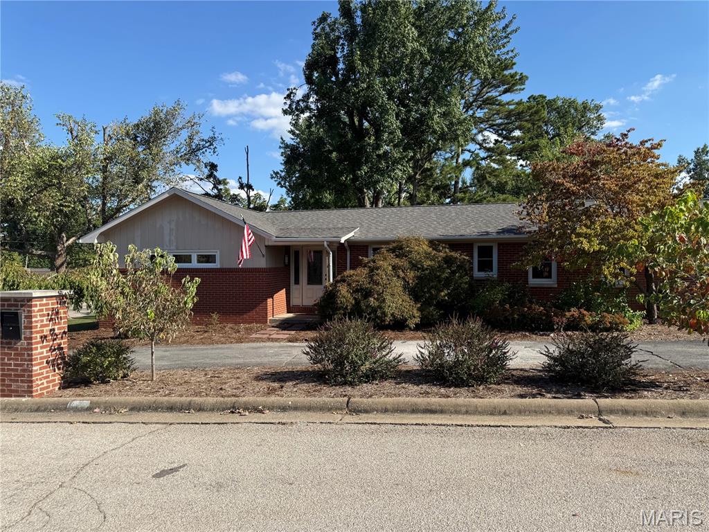 333 Lynnie Street Property Photo 1