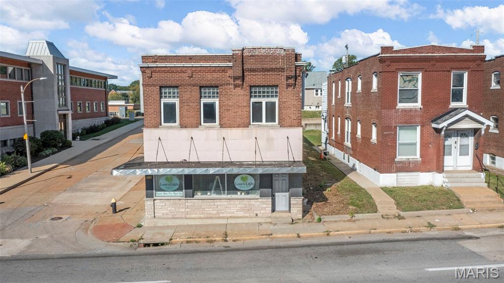 1325 Hampton Avenue Property Photo 1