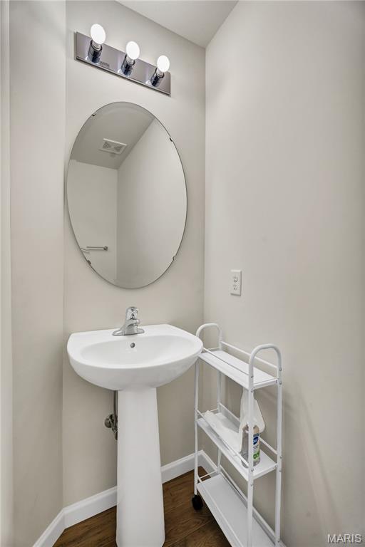 332 Crestfield Court Property Photo 4