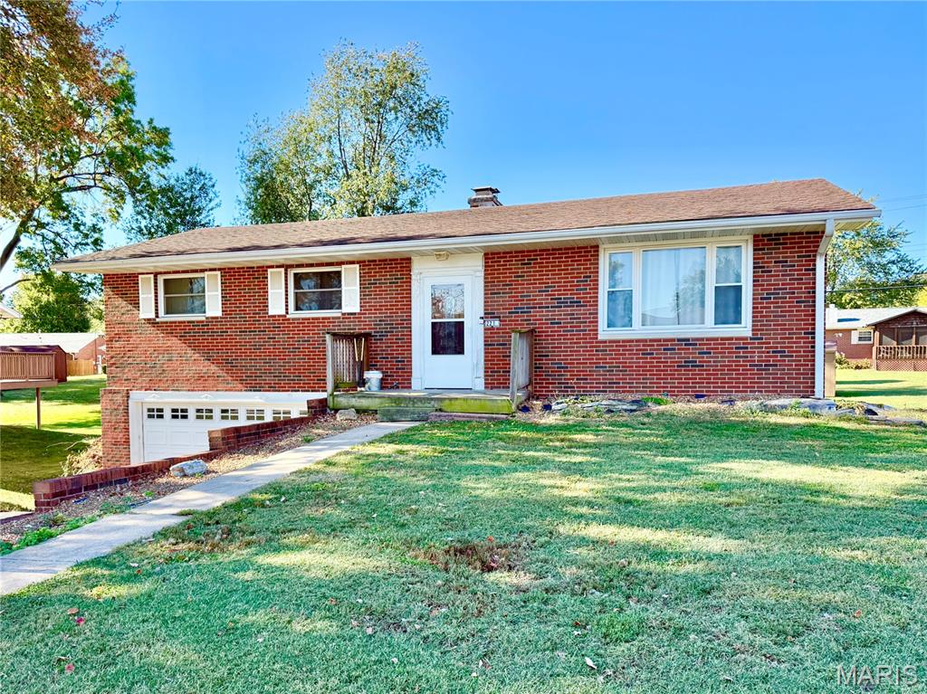 221 Summit Hill Drive Property Photo 1