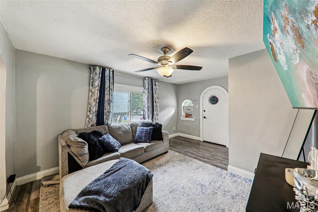 9953 Sadie Avenue Property Photo 5