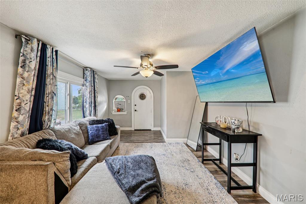 9953 Sadie Avenue Property Photo 6