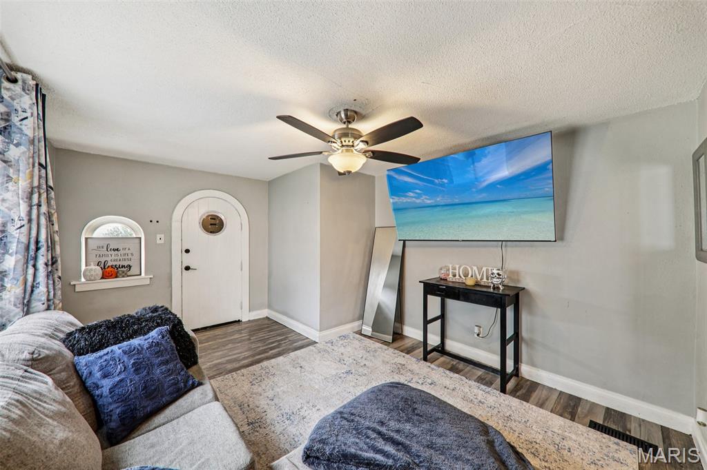 9953 Sadie Avenue Property Photo 9