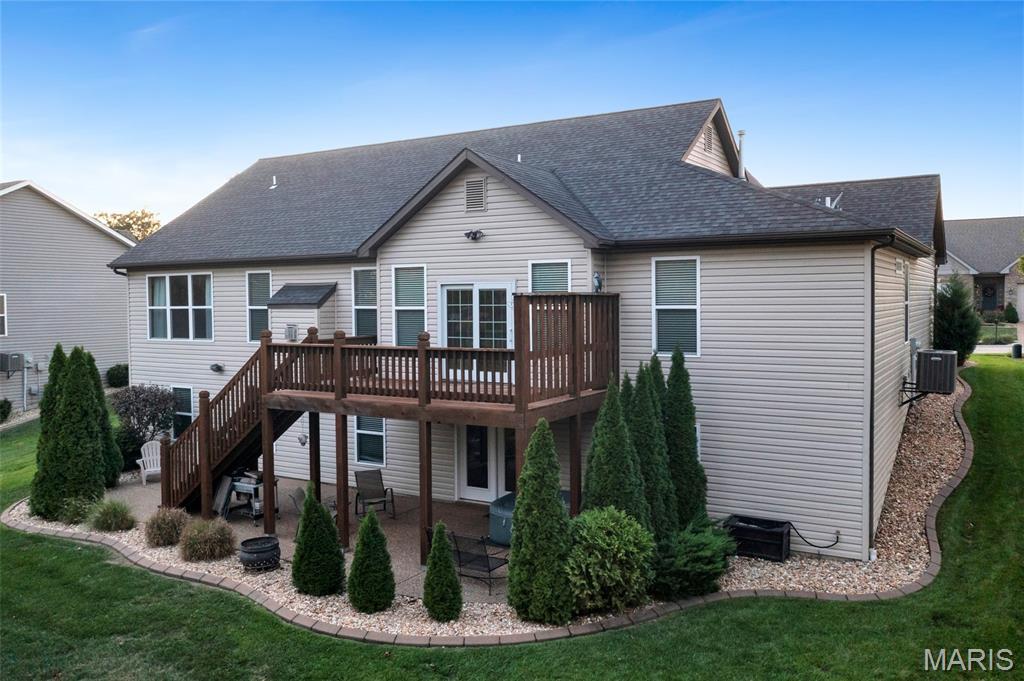 218 Redmond Pines Drive Property Photo 3