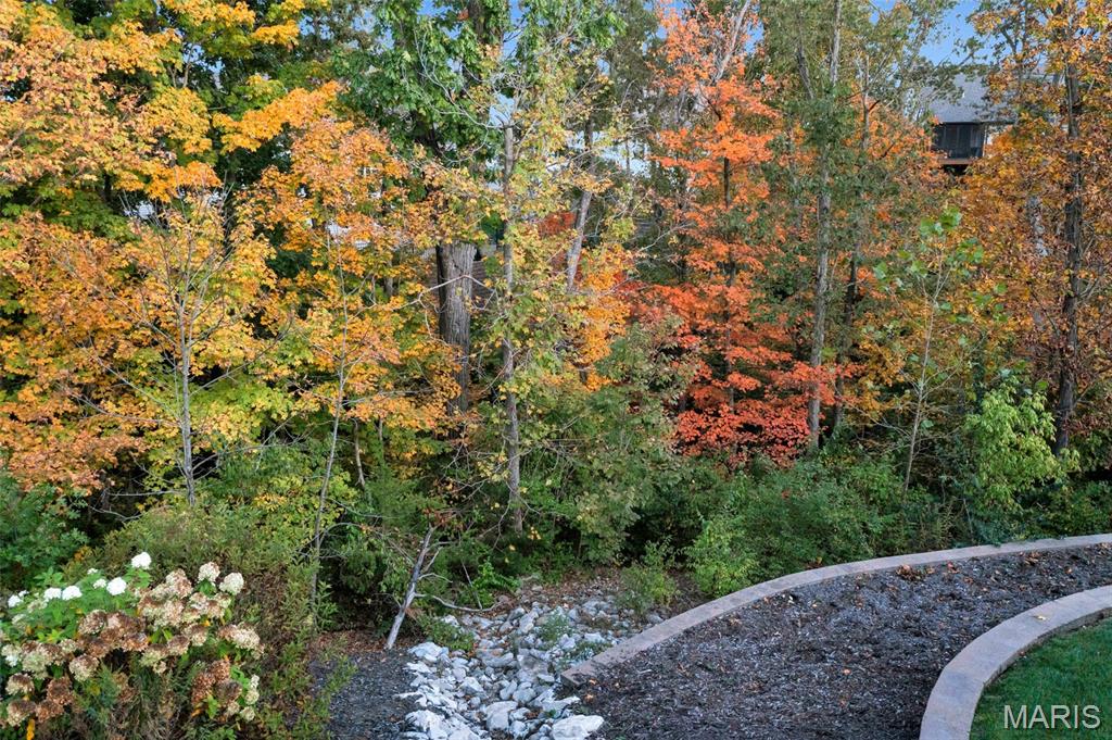 218 Redmond Pines Drive Property Photo 5