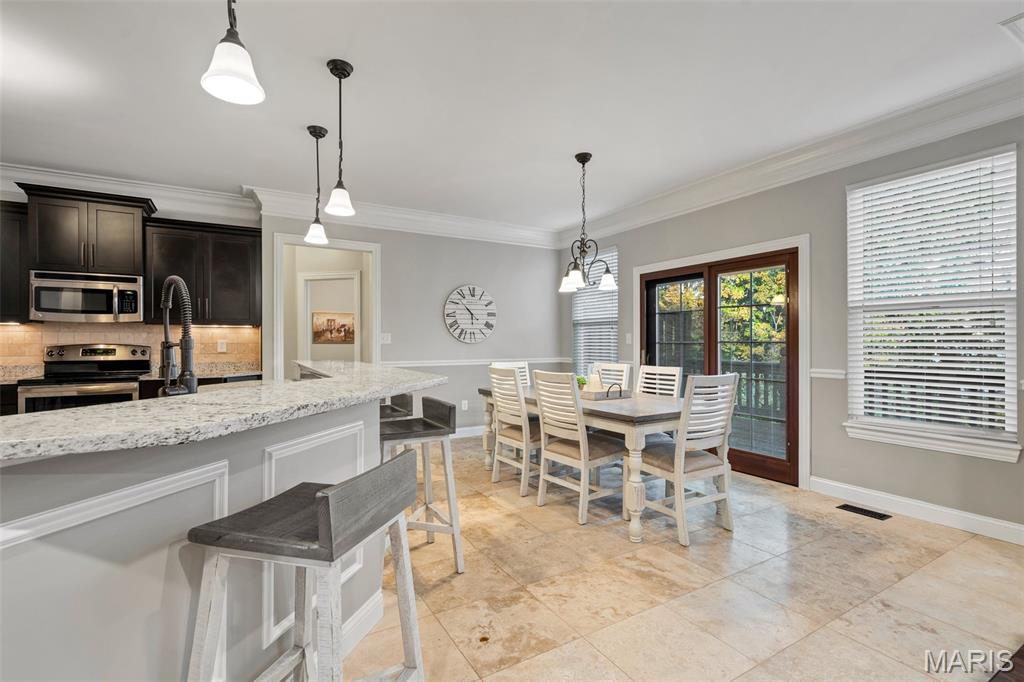 218 Redmond Pines Drive Property Photo 12