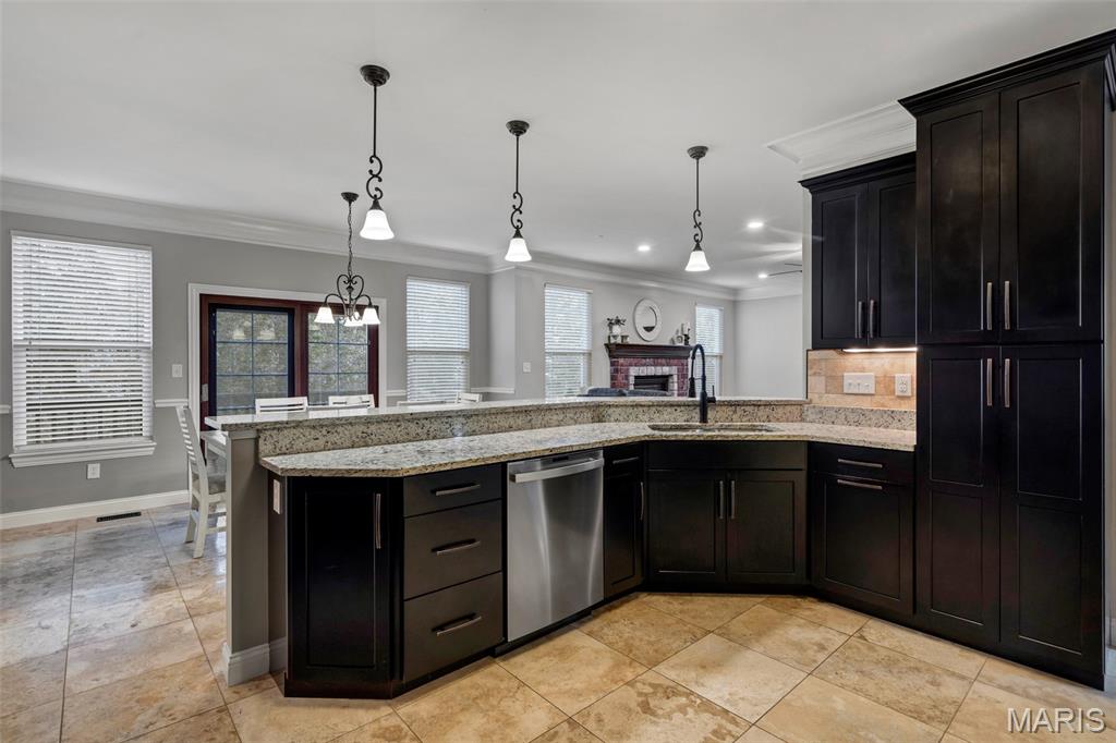 218 Redmond Pines Drive Property Photo 15