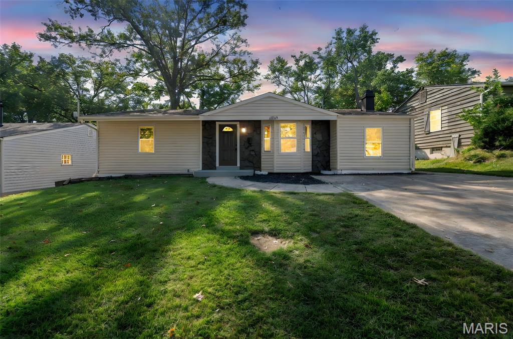 6870 Foxcroft Drive Property Photo 1