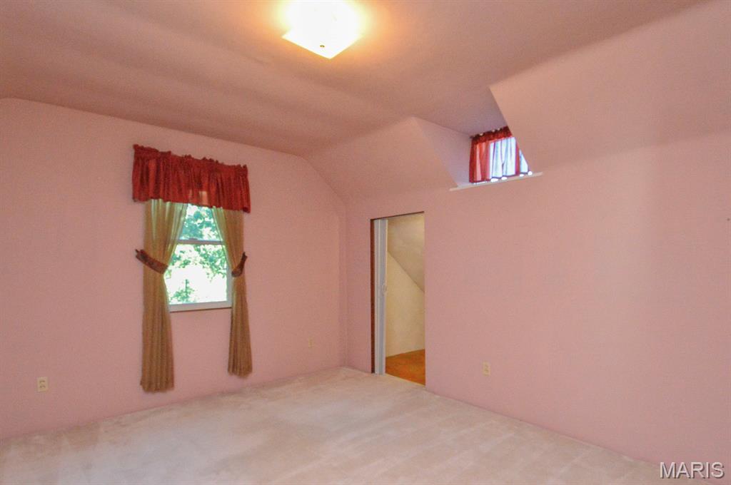 725 Park Avenue Property Photo 23