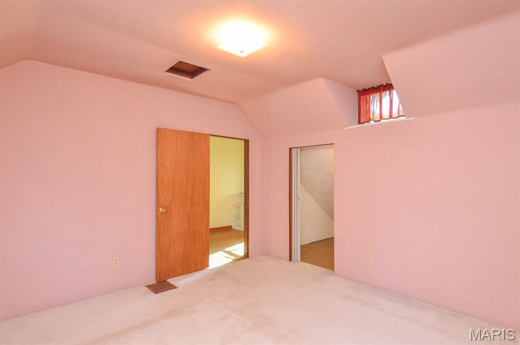 725 Park Avenue Property Photo 24