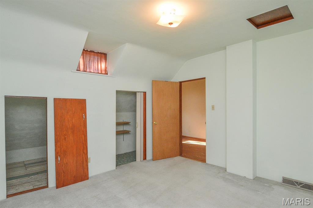 725 Park Avenue Property Photo 25