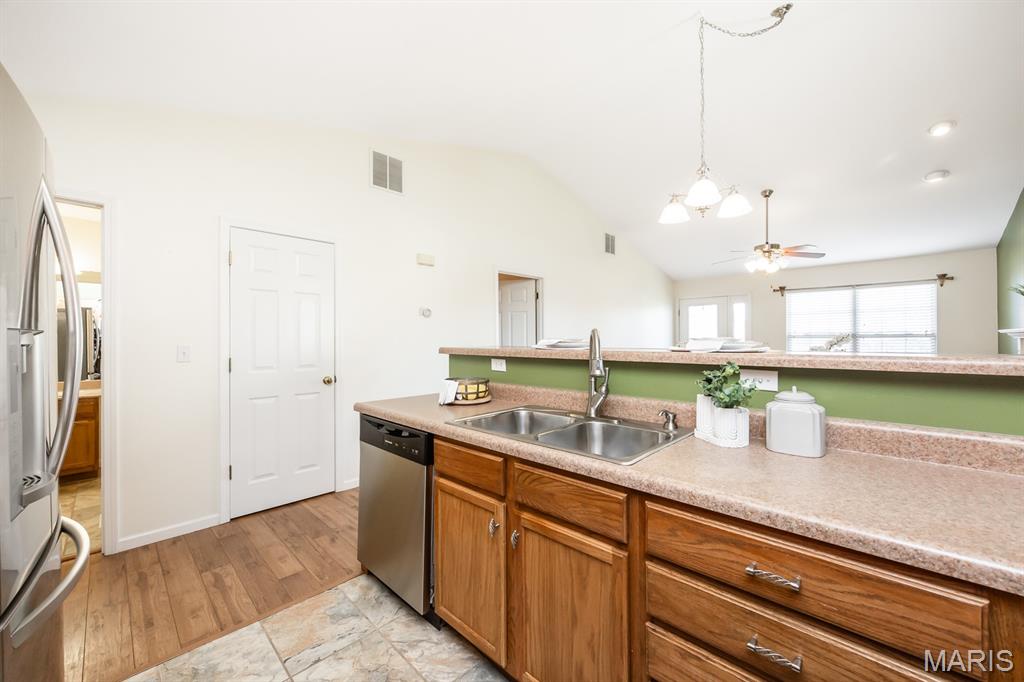 10904 Kentfield Drive Property Photo 8