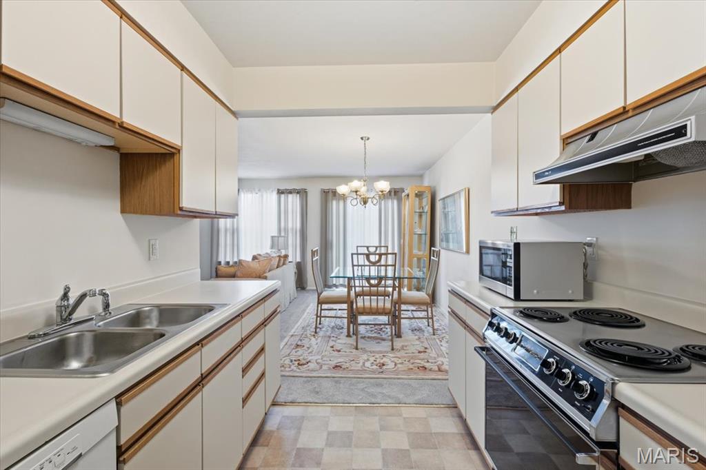 11958 Autumn Lakes Drive Property Photo 6