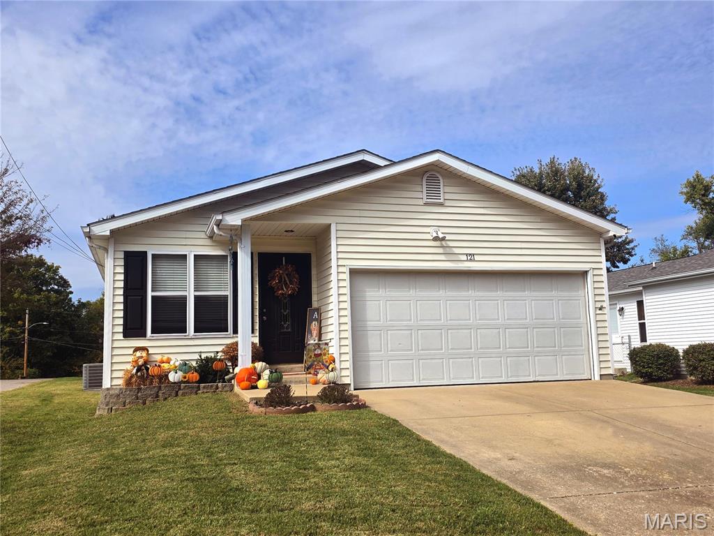 121 Holdinghausen Drive Property Photo 1