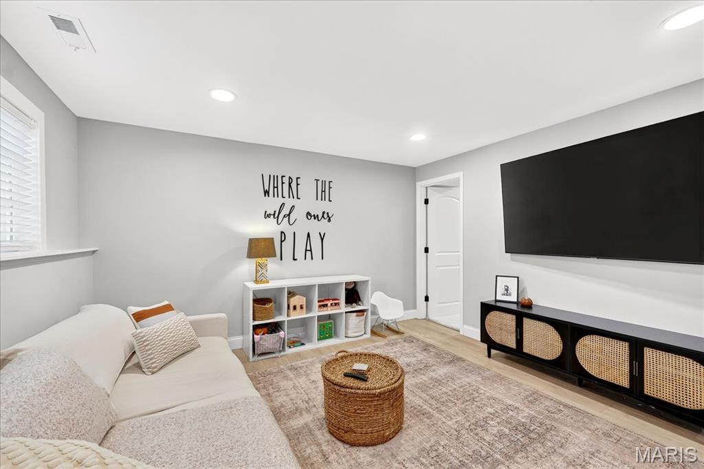 2551 Forest Leaf Parkway Property Photo 17