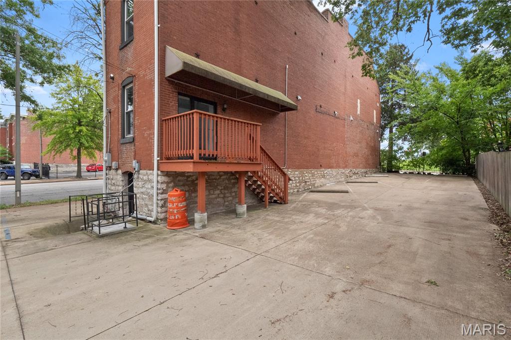 1323 S Jefferson Avenue Property Photo 7