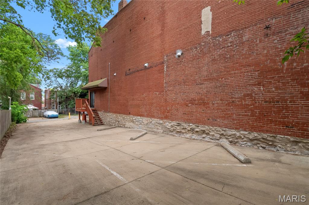 1323 S Jefferson Avenue Property Photo 8