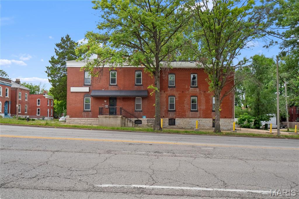 1323 S Jefferson Avenue Property Photo 9